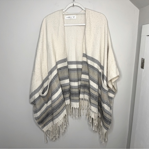 Abercrombie & Fitch Fringe Poncho Sweater Pockets -OS - Picture 2 of 5